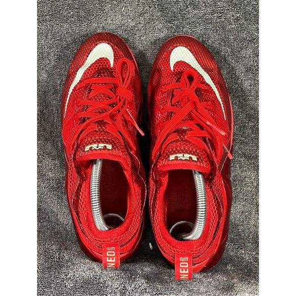 Nike LeBron 12 Shoe boy Size 7Y/ women’s 8.5 Red Sneaker Basketball University - Picture 6 of 9